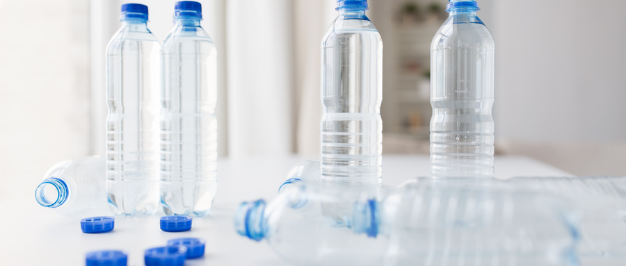 包装饮用水出厂检验项目有哪些？执行什么标准？